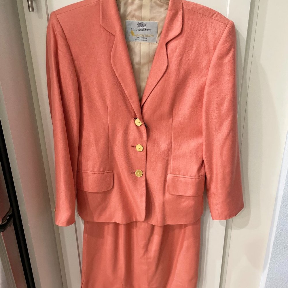 Quascutum of London  women's peach color fully lined suit